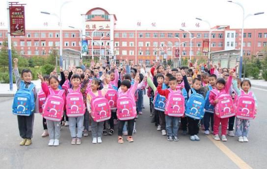 Δ内蒙古自治区乌兰察布市化德县一年级新生收到“爱心健康包”