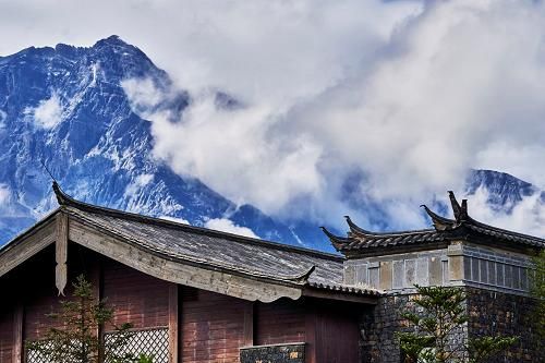 （玉龙雪山脚下的金茂璞修雪山酒店）