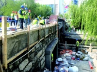 济南南门桥下建箱涵通道 环城公园步道不再“卡脖子”