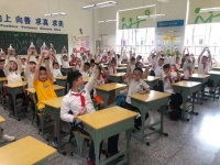 湖南泰禹集团向泰禹二小捐赠6000瓶洗手液