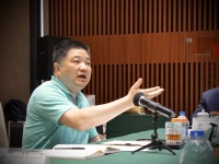 黄其森:我们不裁员不减薪