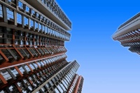 深圳楼市火热:购房者“极致杠杆”躲限购,政策突变728万房产