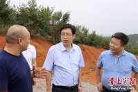 邓群策赴祁东县调研脱贫攻坚、防汛备汛等工作