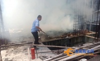 东莞一烂尾楼楼顶突然着火冒出浓烟 原因竟是&hellip;&hellip;