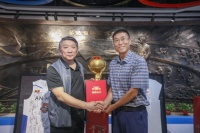 首开职业体育先河!文一男篮向安徽省体育博物馆捐赠冠军奖杯