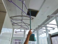 楼顶漏水,维修费谁承担?