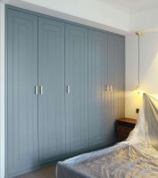 在黄岛装修电视背景储物柜是定制好还是选择成品好呢?