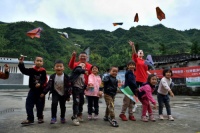 绿地香港云南公益行，搭起助学、扶农希望之桥