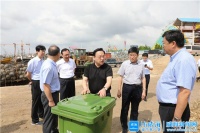 闫剑波现场研究乳山银滩环境问题整改