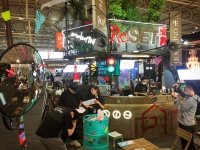 宋冬野现身北京国际设计周，现场咨询爱空间家装