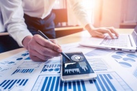 以杠杆换规模镜像:房企 CFO 现离职潮 部分公司处险境