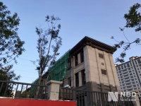 交房才被告知是违建,自家别墅电梯说拆就拆!开发商说这样赔..