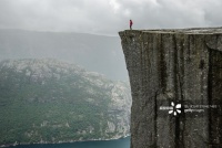 只隔一条街,为什么两边的房子价格可以差别那么大?