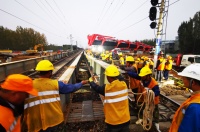 许昌市建安区新元大道下穿京广铁路 立交工程纵梁吊装施工完工!