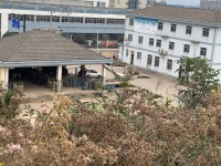 江山万盛气体厂房与公墓仅一墙之隔 隐患严重