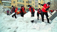 香坊区打响老旧小区庭院和背街背巷清冰雪攻坚战