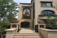 鸿坤葡萄酒小镇悦山湖叠墅是多大平米的?户型南北通透吗?