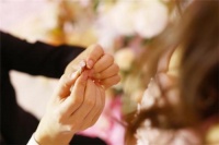 会亲家和订婚是一个意思吗 彩礼应该什么时候给