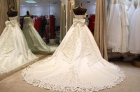 结婚要穿几套衣服 结婚衣服男方买还是女方买