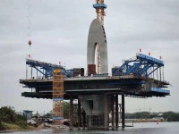 龙湖区凝心聚力攻坚克难 全力推进辖区内市政道路建设