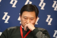 0.92%股权里的秘密:田明为何拉周庆治入局?