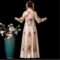 香槟色秀禾服代表什么 选择秀禾服注意什么