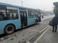 泉口路一小区业主出行难