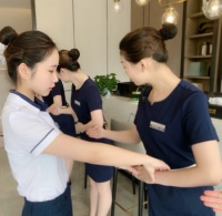 工作女神,生活女神经的反差青年