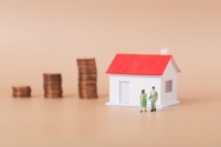 全国两会首提大城市住房问题,密集调控下,房价如何走?