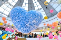 8000个气球从天而降!万元红包 千人劲抢!