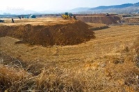 集体土地使用权收回和土地征收一样吗?有没有补偿?