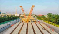 新节点!济宁崇文大道项目首片预制箱梁架设成功