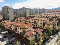 鸿威翡翠城洋房有一层带花园的房子吗?