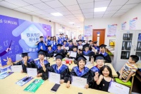 贝壳公益在津举办“银发毕业班” 老年人也带上了博士帽