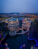 世茂集团挂牌22.5亿出售深坑酒店 信息不实：被评世界十大建筑奇迹