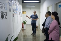 广西北海市工信局陆骁君一行 调研啄木鸟家庭维修