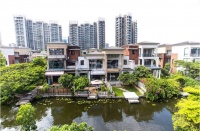 珠海四层别墅，西柏思打造楼梯中间小型的观光电梯