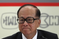 抛售房产后，李嘉诚又回来抄底了，释放了什么信号？